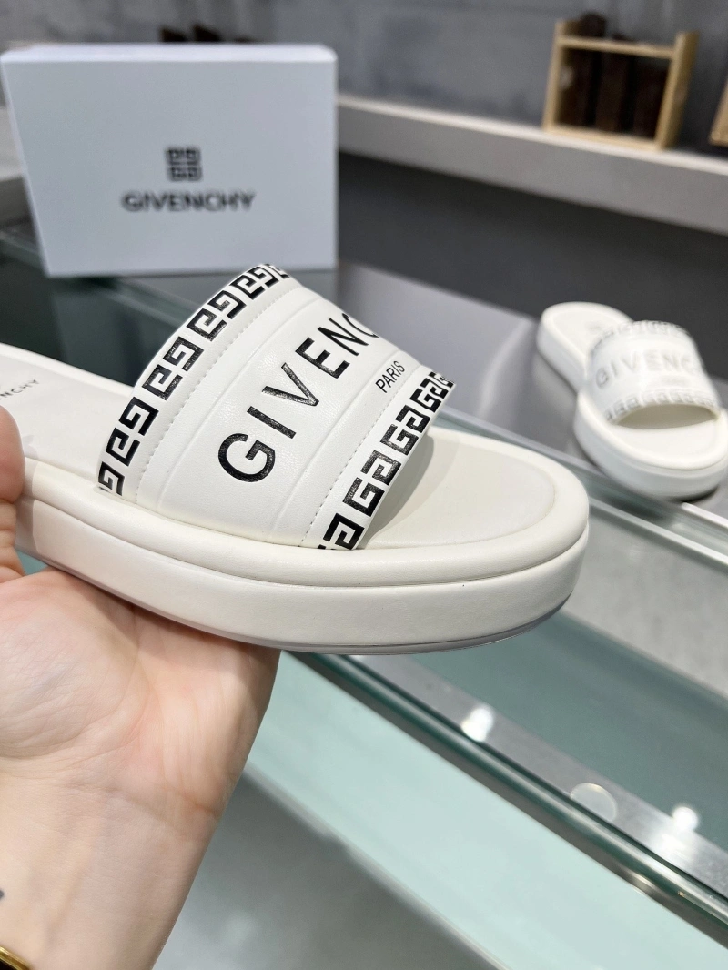 WellDesigned Gxvxnchy Slippers 154749