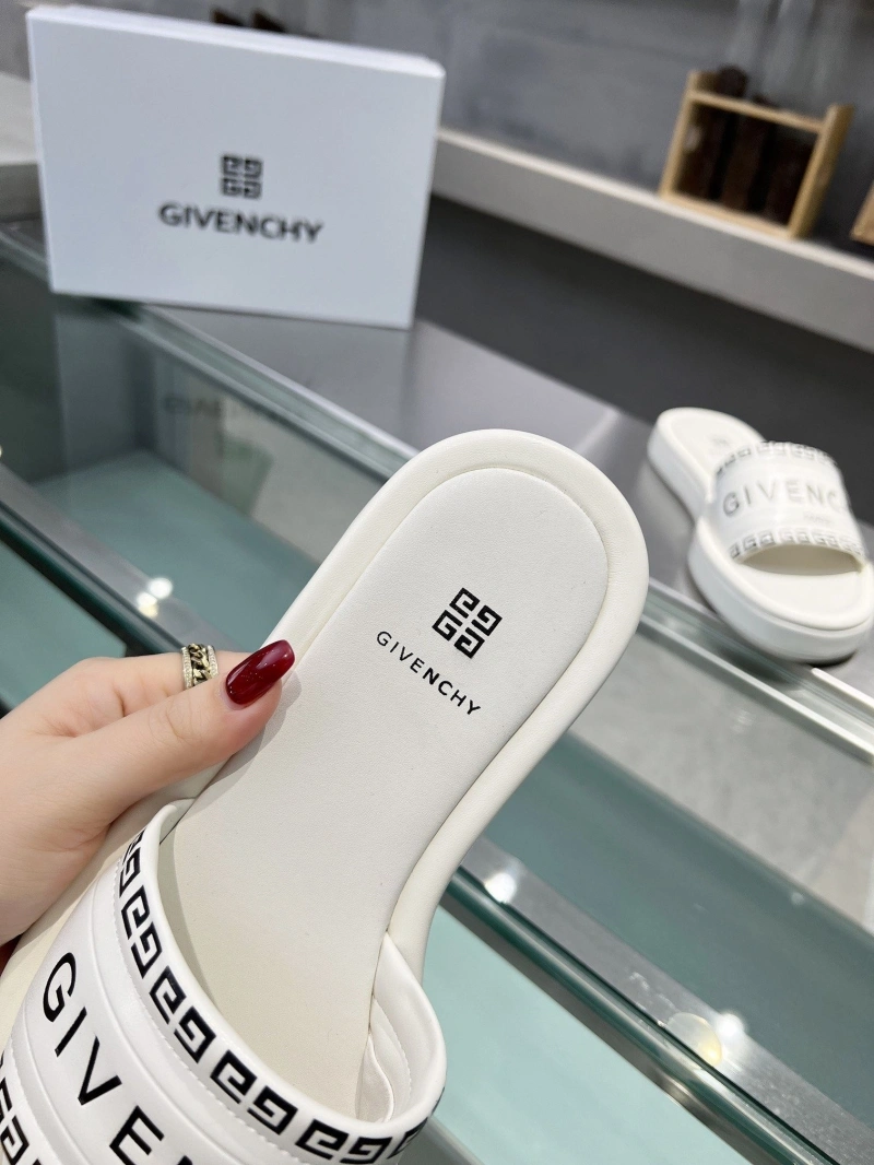 WellDesigned Gxvxnchy Slippers 154749