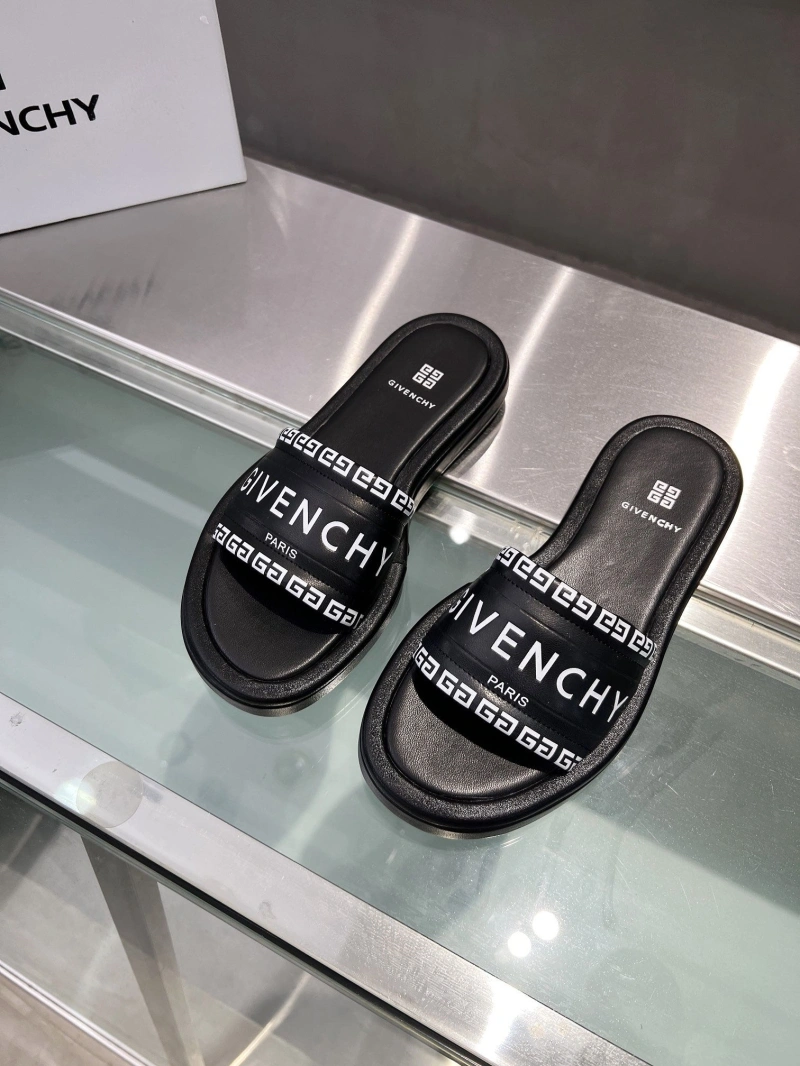 Versatile Gxvxnchy Slippers 154754