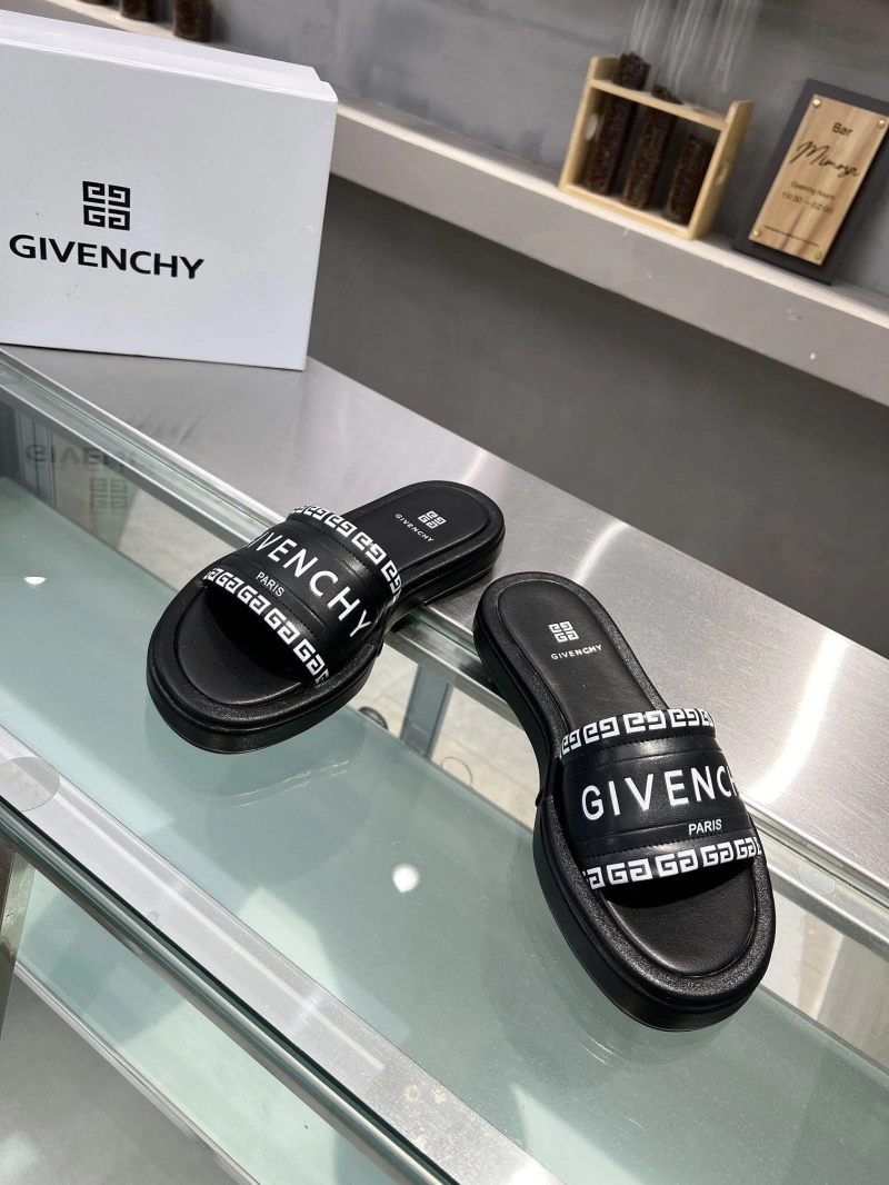 Versatile Gxvxnchy Slippers 154754