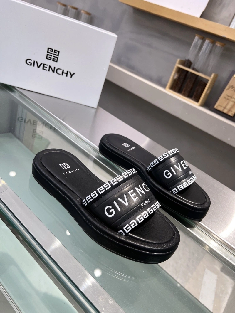 Versatile Gxvxnchy Slippers 154754