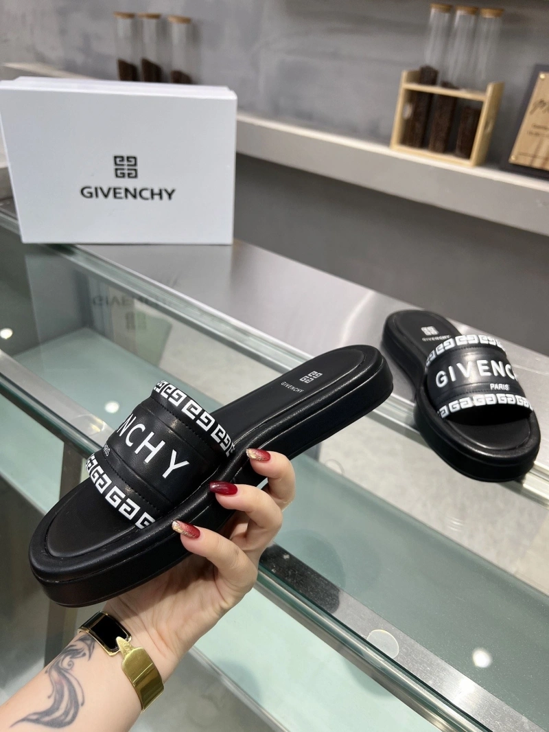 Versatile Gxvxnchy Slippers 154754