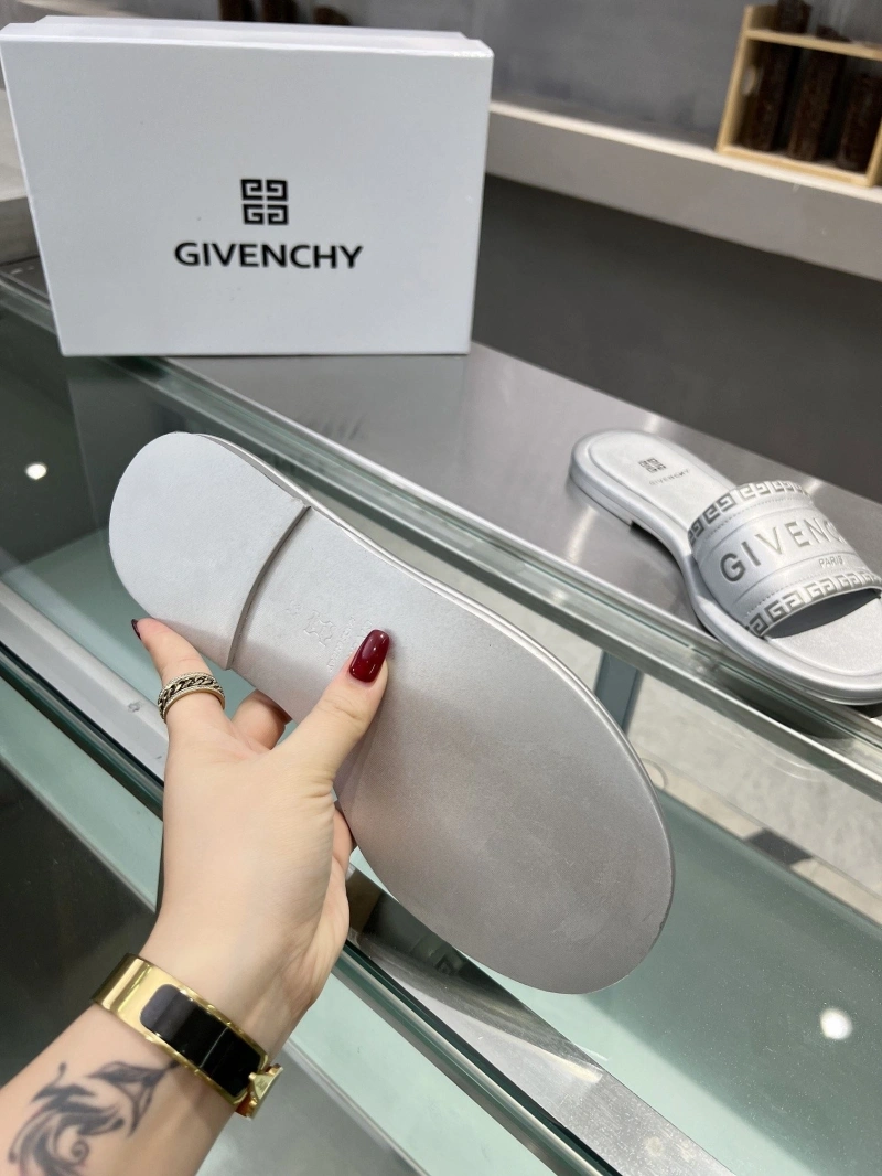 Gxvxnchy Slippers WellDesigned 154748