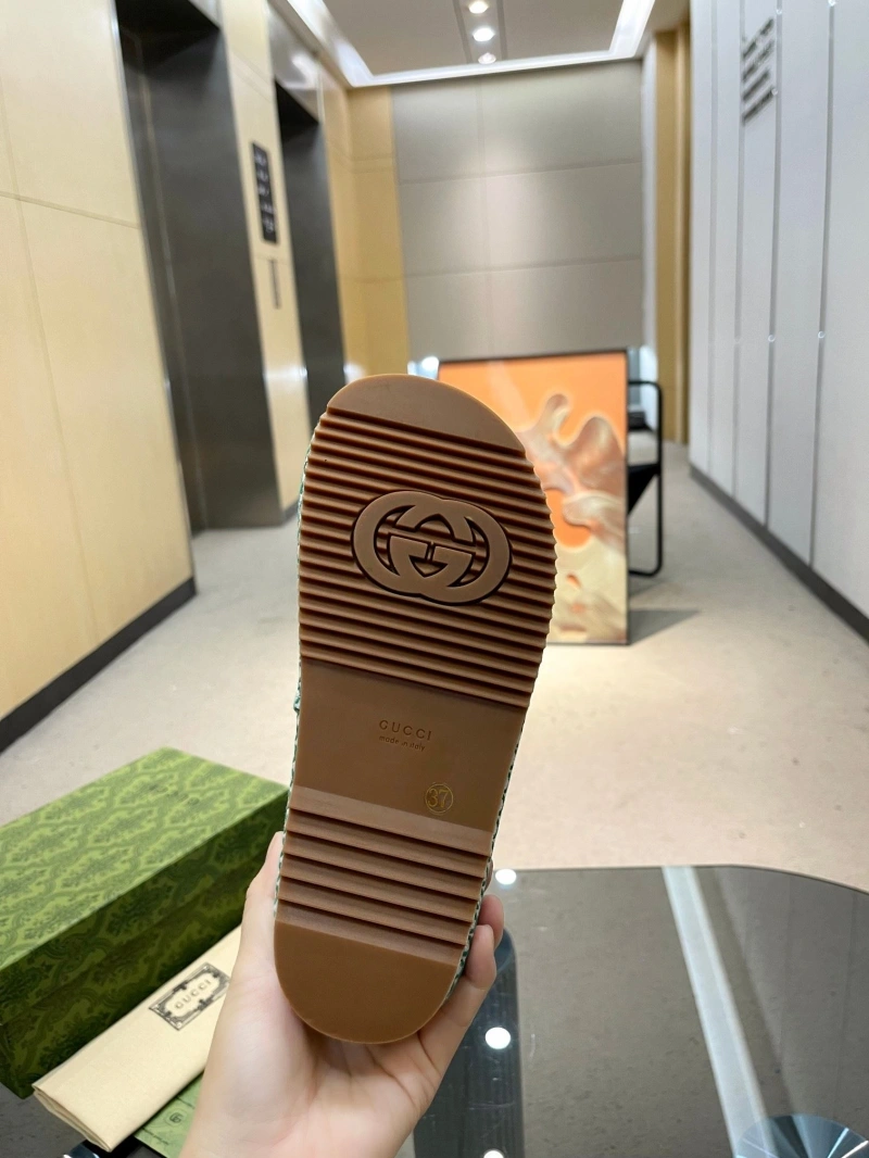 Resilient Gxccx Slippers 155069