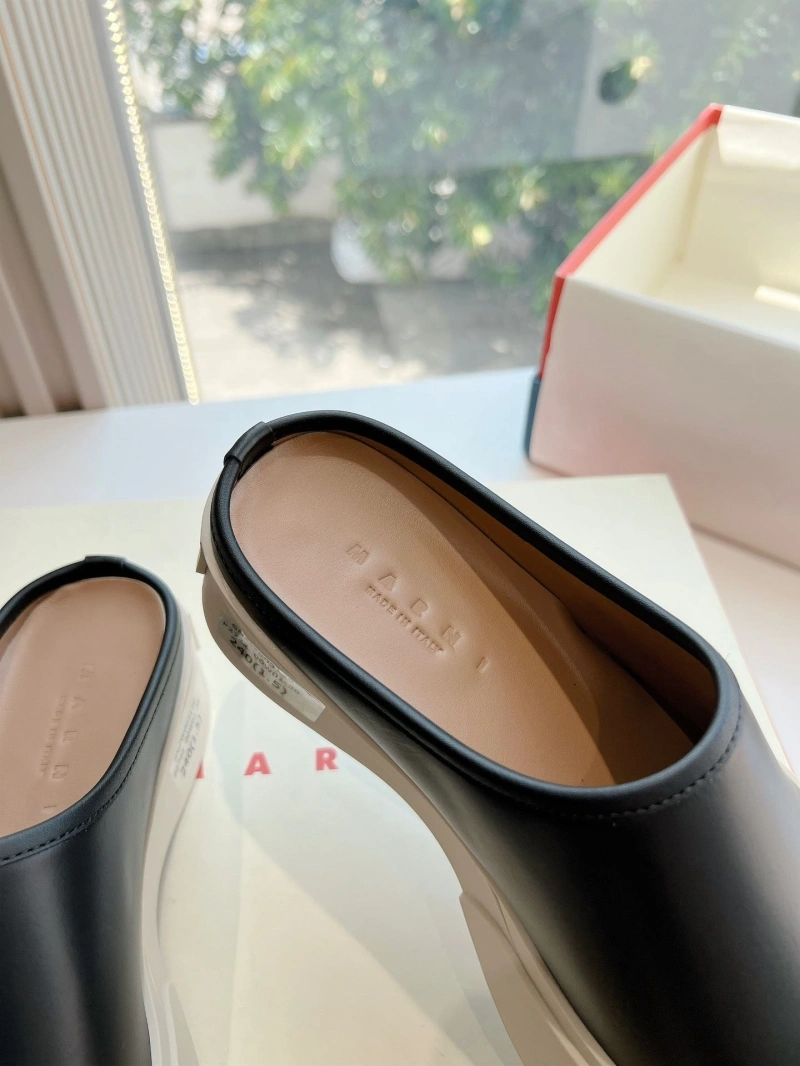 Trendy Othxr Slippers 215008