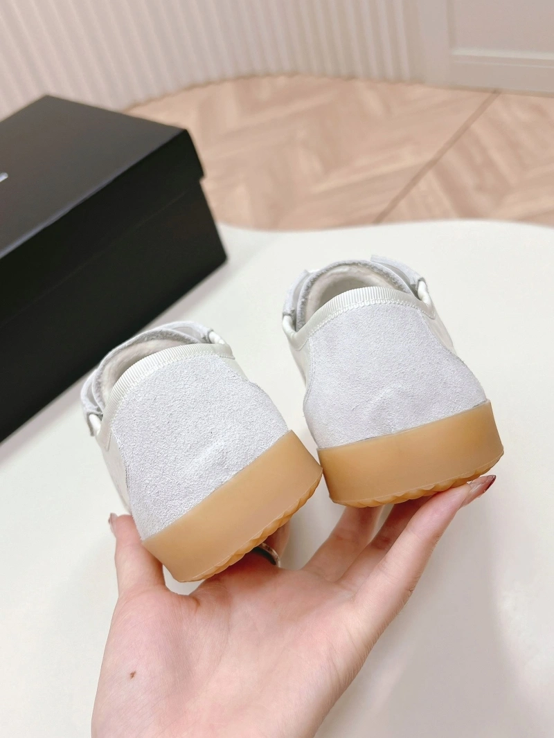 Efficient Chxnxl Sneakers 126017