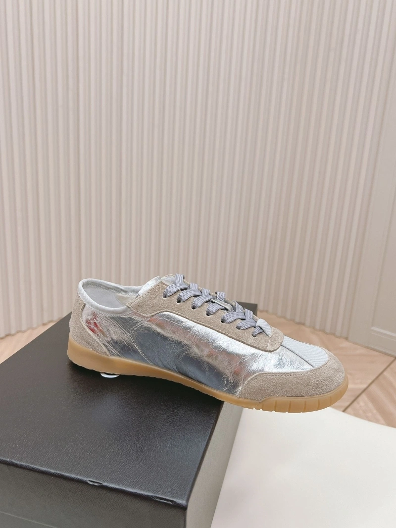 Minimalist Chxnxl Sneakers 126013