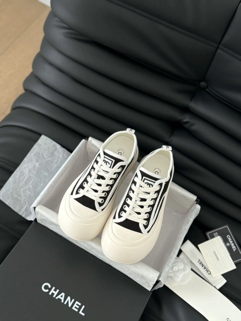 Bright Chxnxl Sneakers 126010