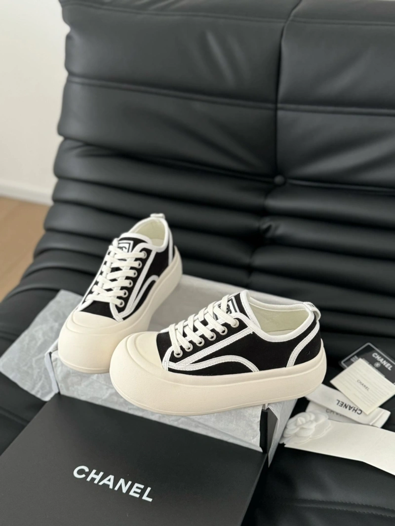 Bright Chxnxl Sneakers 126010