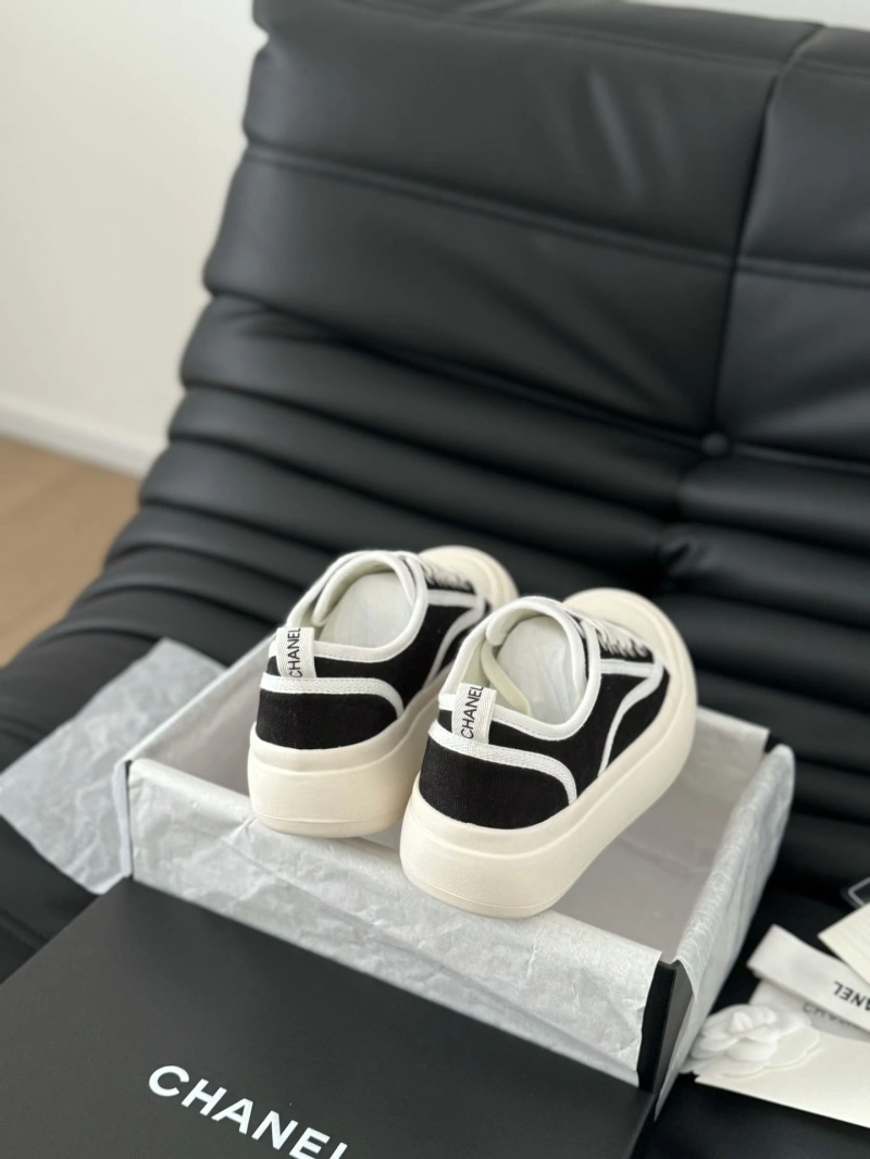 Bright Chxnxl Sneakers 126010
