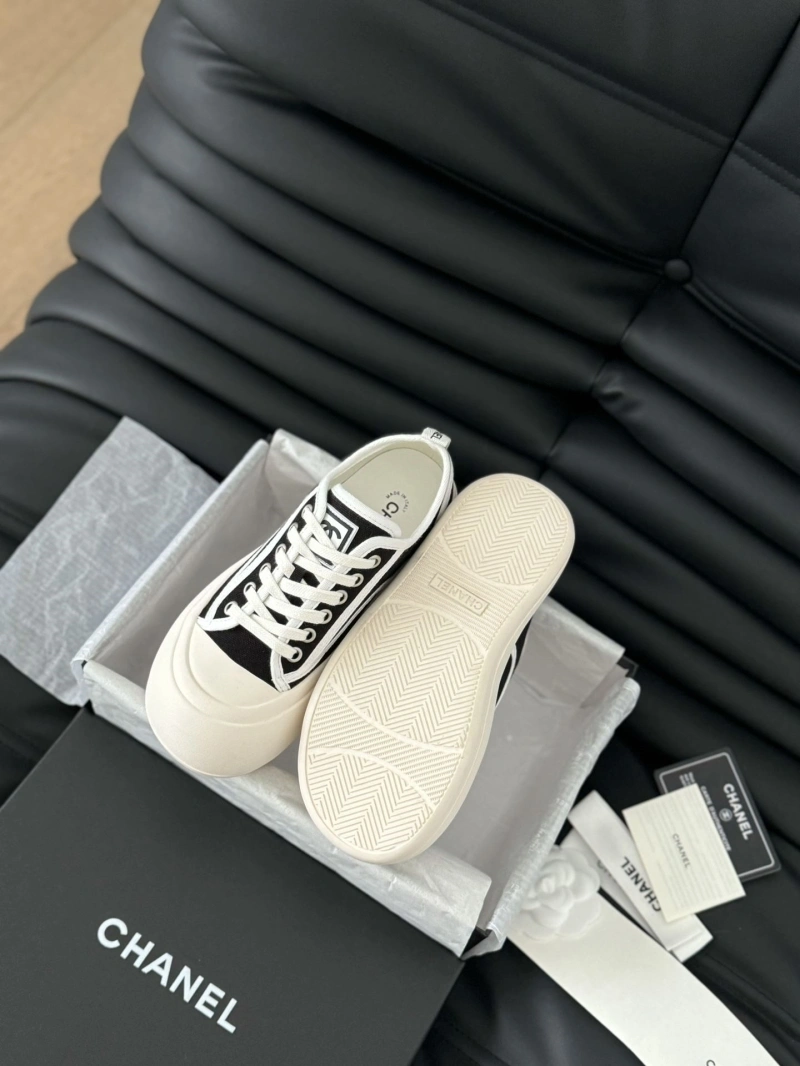 Bright Chxnxl Sneakers 126010