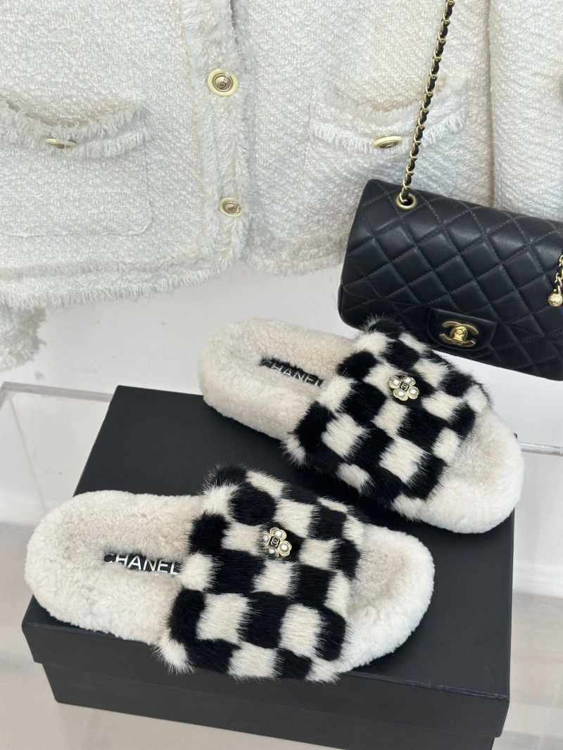 Refined Chxnxl Slippers 126202