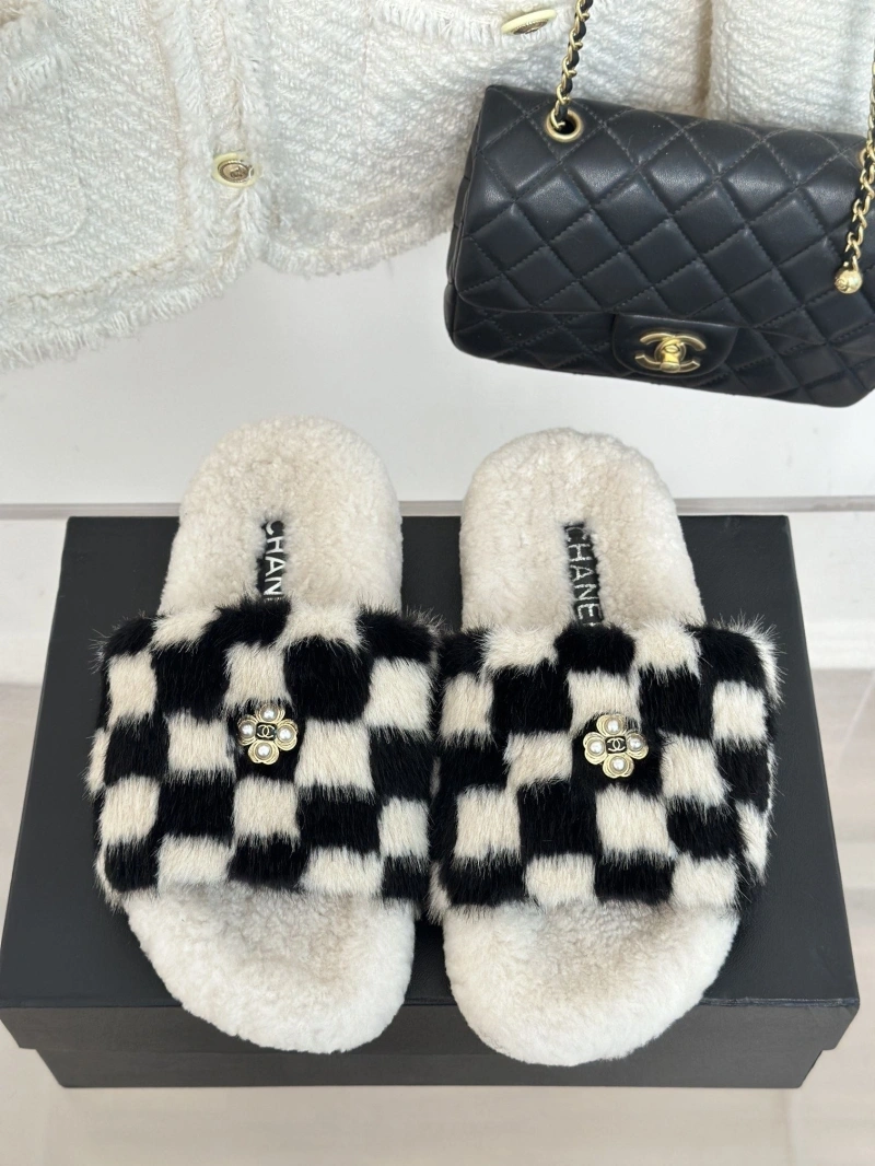 Refined Chxnxl Slippers 126202