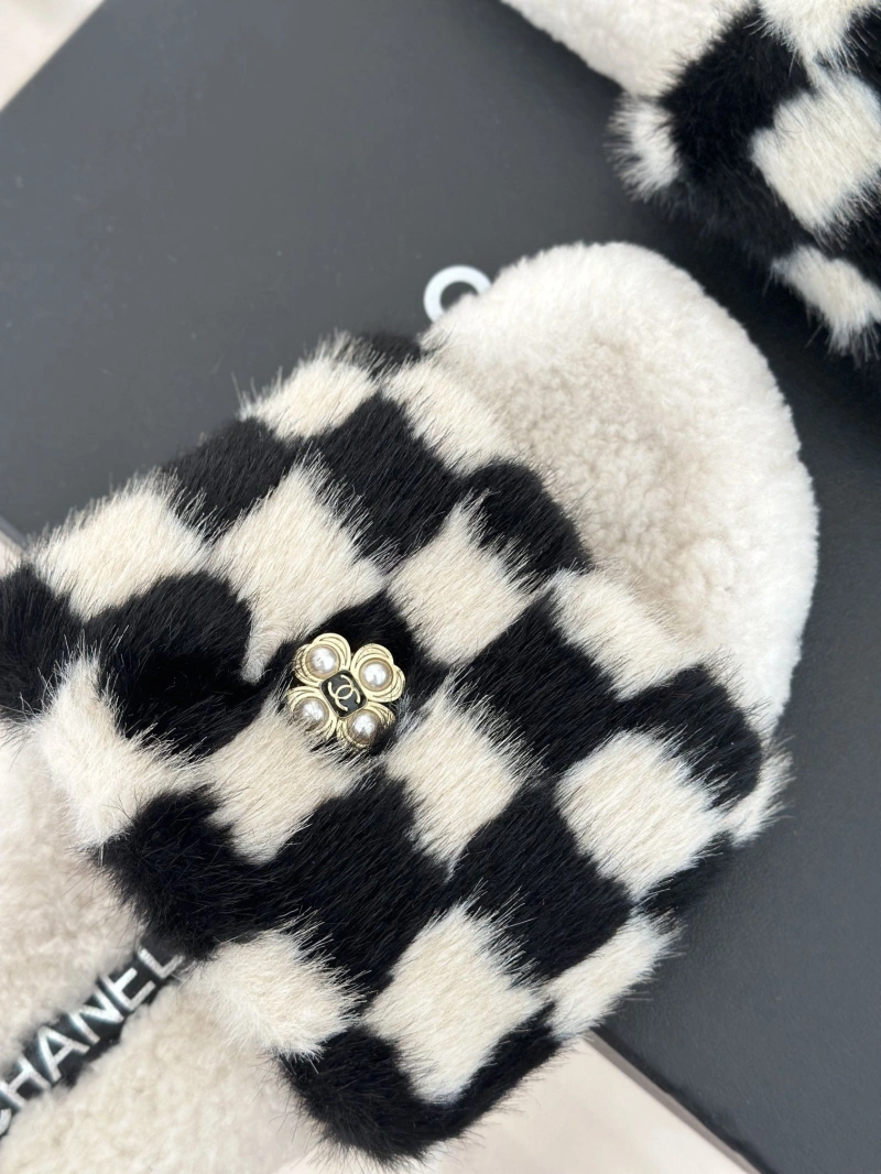 Refined Chxnxl Slippers 126202