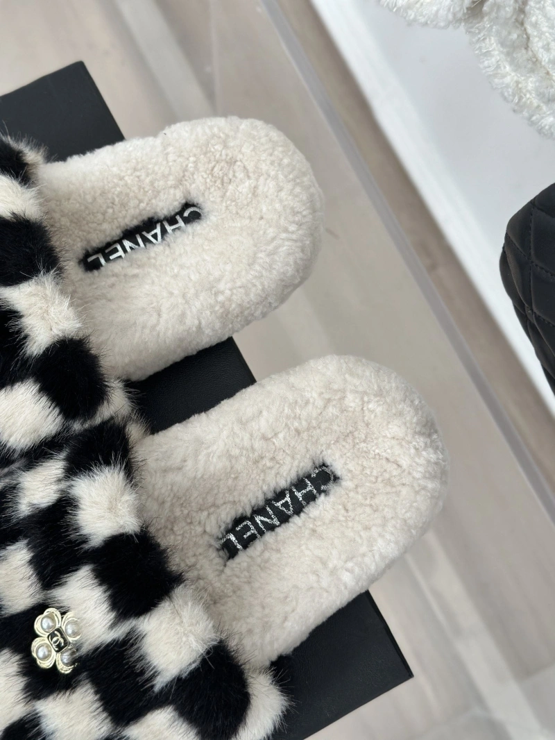 Refined Chxnxl Slippers 126202