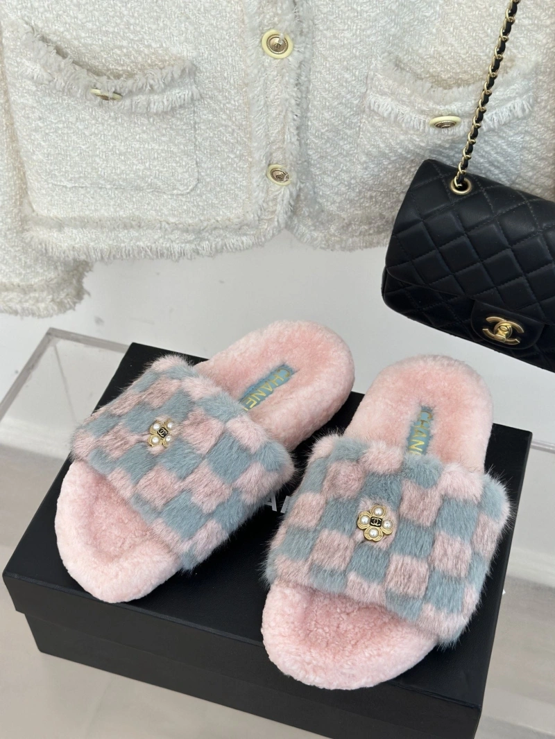 Versatile Chxnxl Slippers 126200