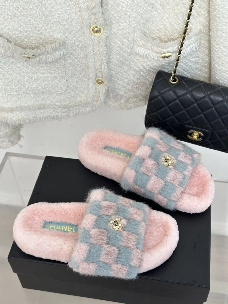 Versatile Chxnxl Slippers 126200