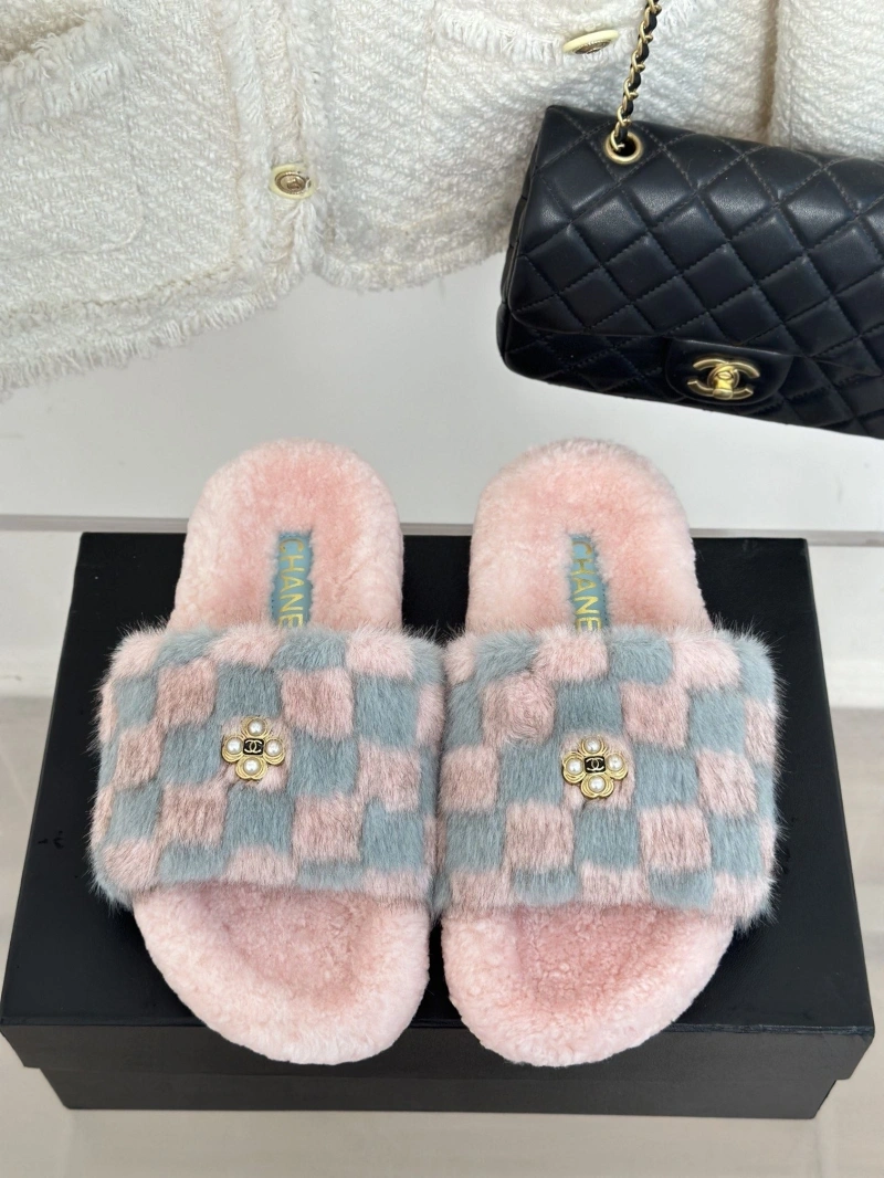 Versatile Chxnxl Slippers 126200