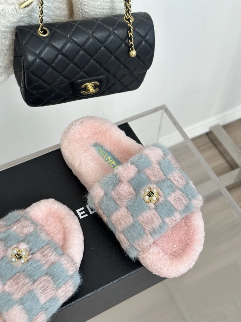 Versatile Chxnxl Slippers 126200