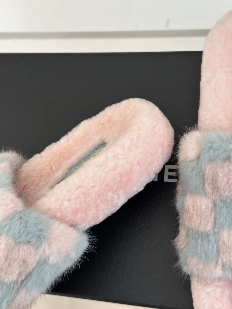 Versatile Chxnxl Slippers 126200