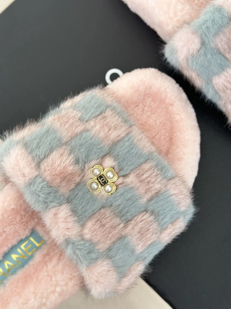 Versatile Chxnxl Slippers 126200