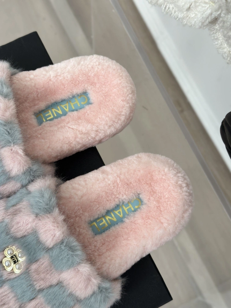 Versatile Chxnxl Slippers 126200