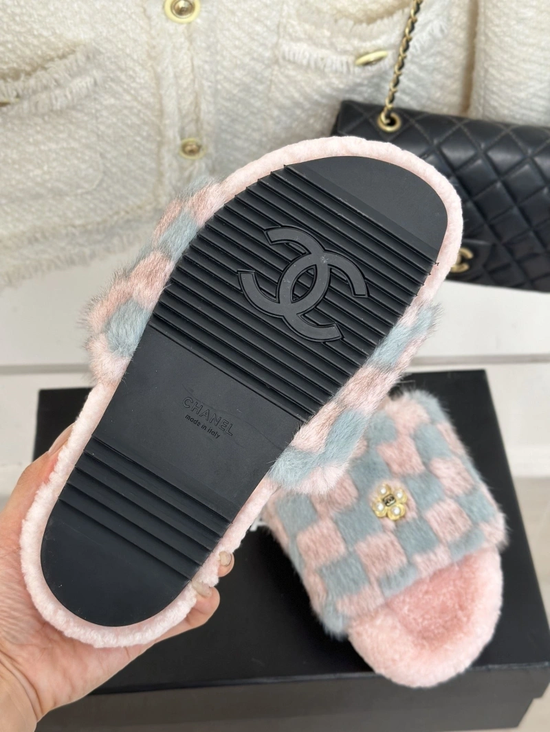 Versatile Chxnxl Slippers 126200