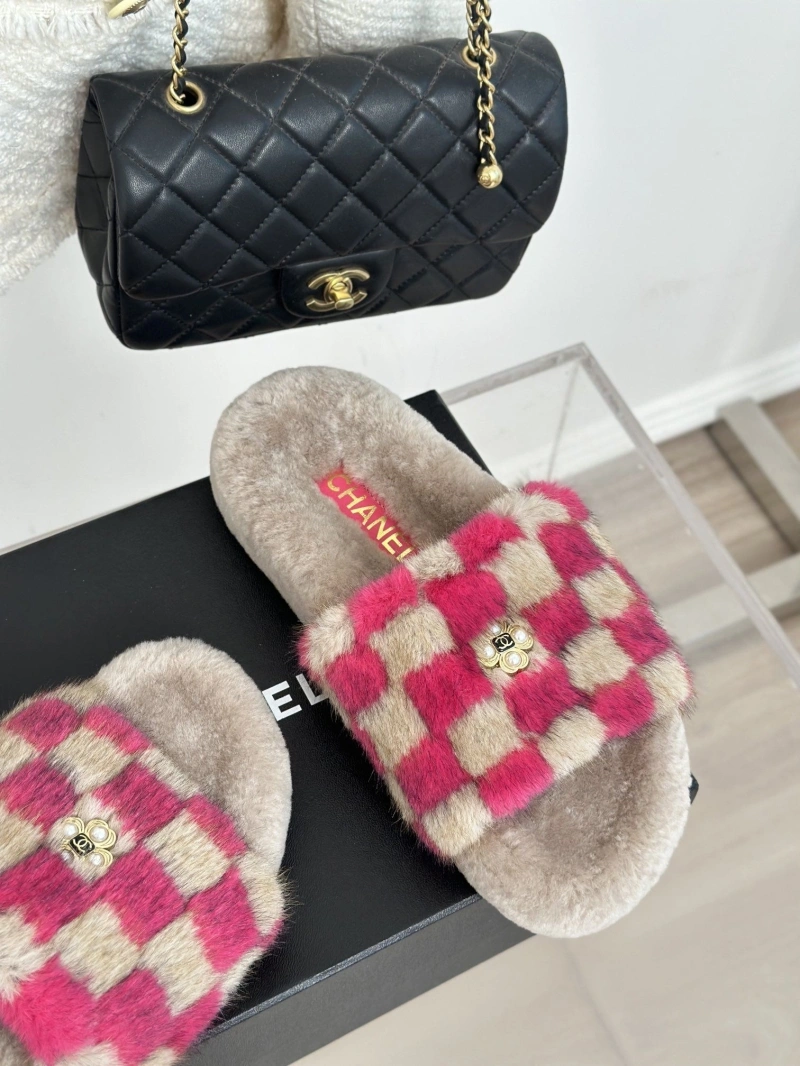 Trendy Chxnxl Slippers 126201