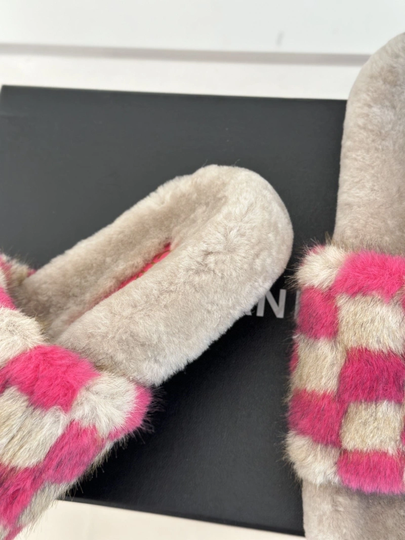 Trendy Chxnxl Slippers 126201