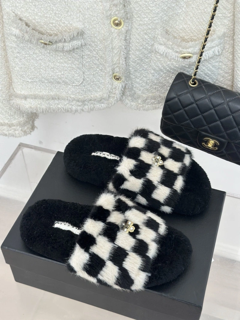 Practical Chxnxl Slippers 126193