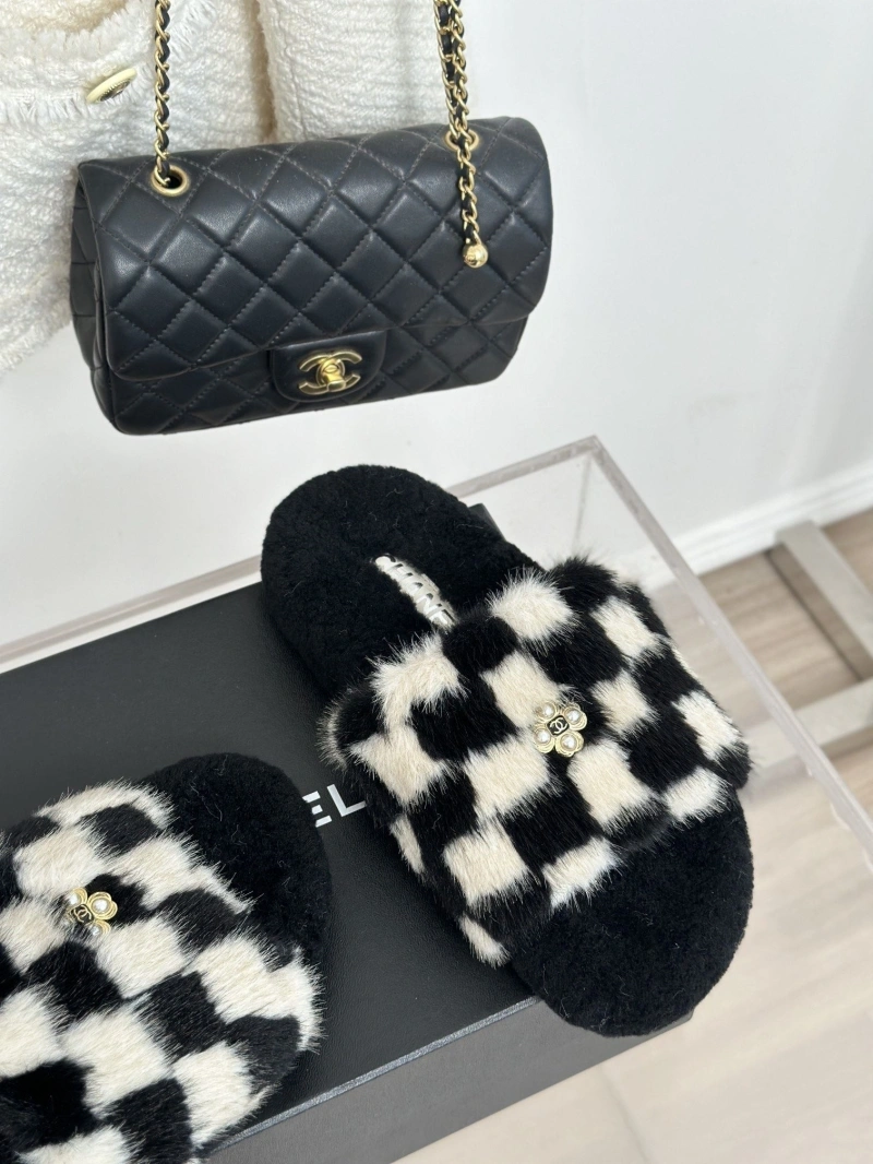Practical Chxnxl Slippers 126193