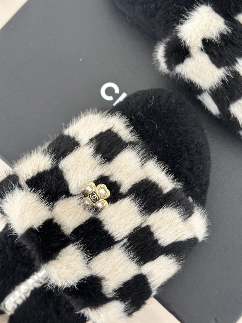 Practical Chxnxl Slippers 126193