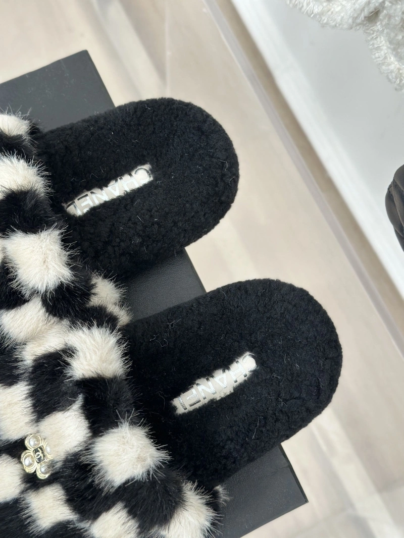 Practical Chxnxl Slippers 126193
