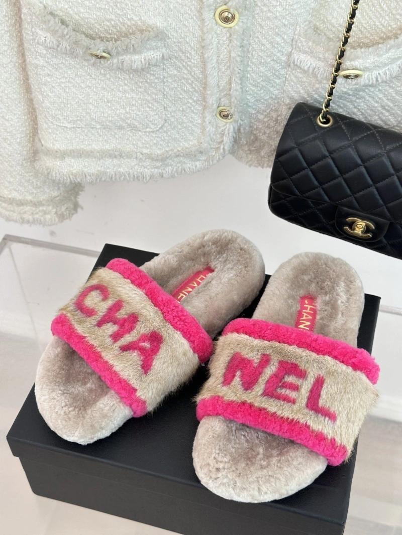EyeCatching Chxnxl Slippers 126209