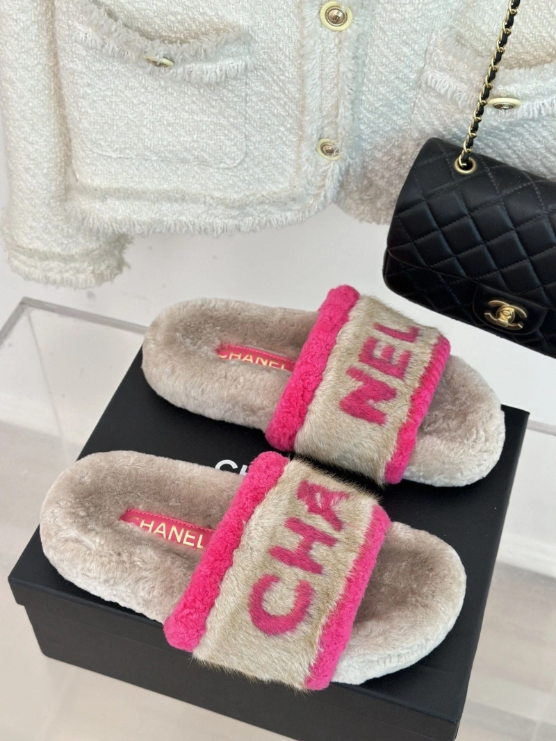 EyeCatching Chxnxl Slippers 126209