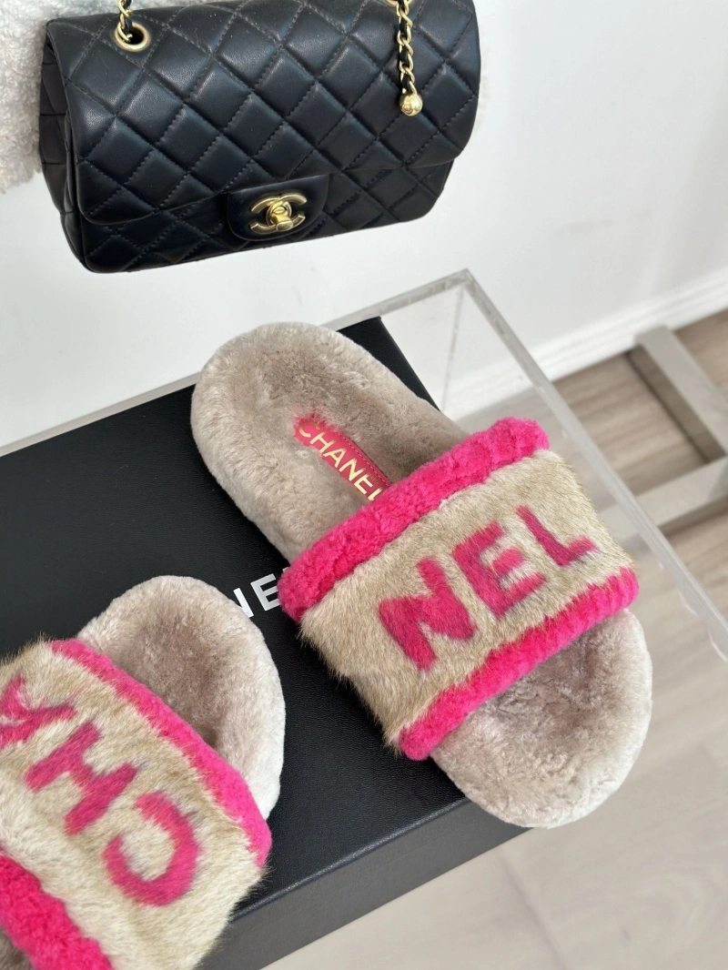 EyeCatching Chxnxl Slippers 126209
