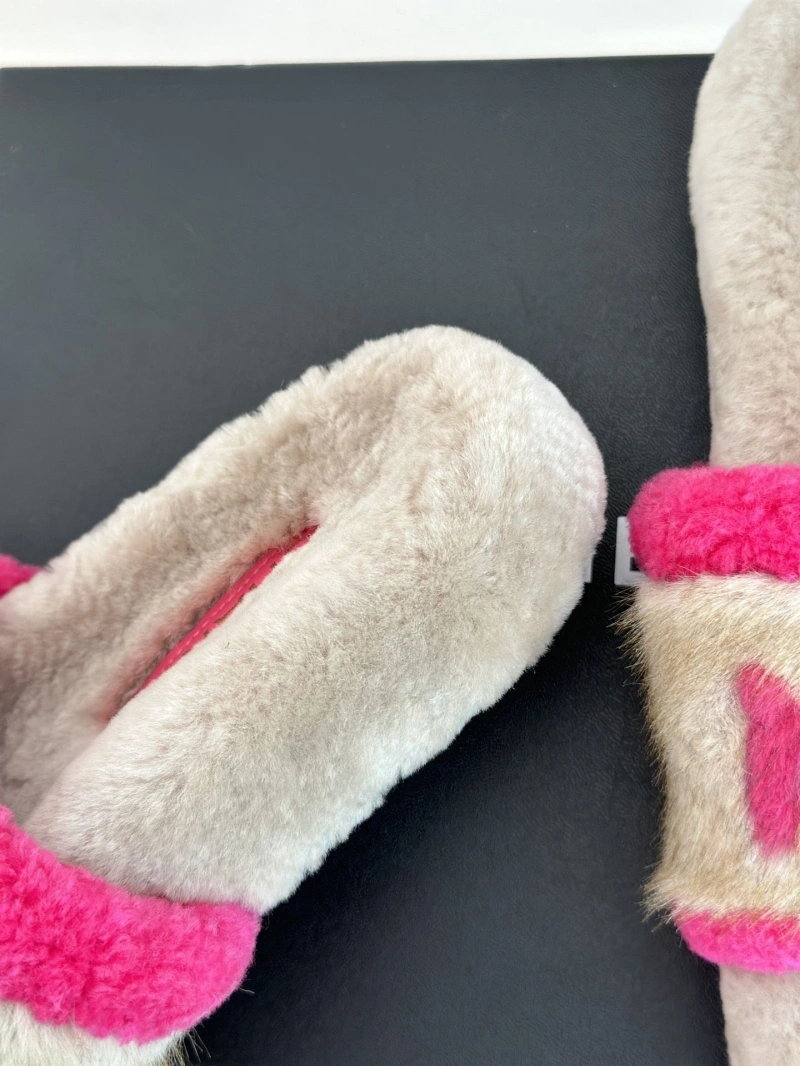 EyeCatching Chxnxl Slippers 126209