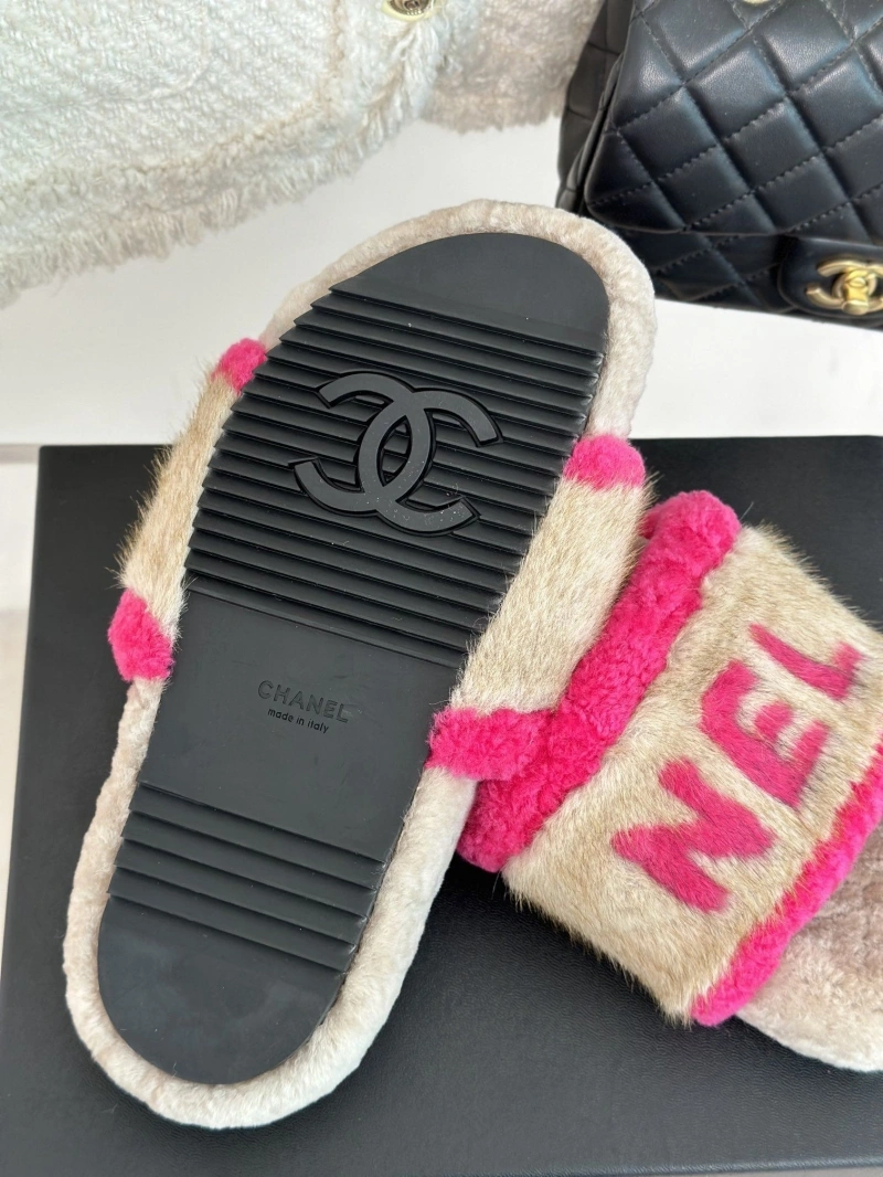 EyeCatching Chxnxl Slippers 126209