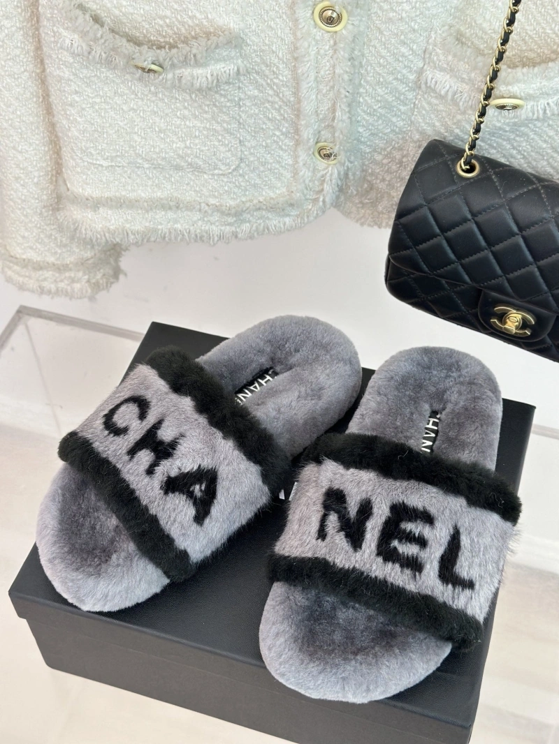 Minimalist Chxnxl Slippers 126194