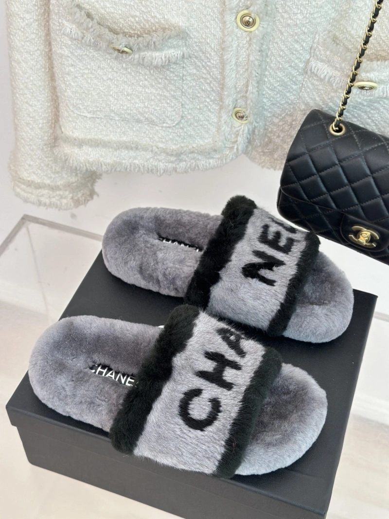 Minimalist Chxnxl Slippers 126194