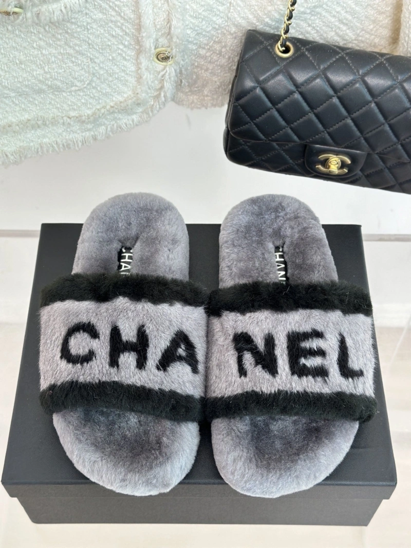 Minimalist Chxnxl Slippers 126194