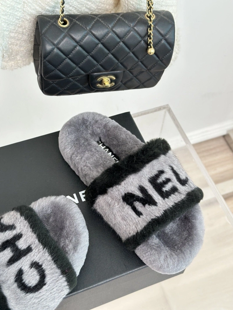 Minimalist Chxnxl Slippers 126194