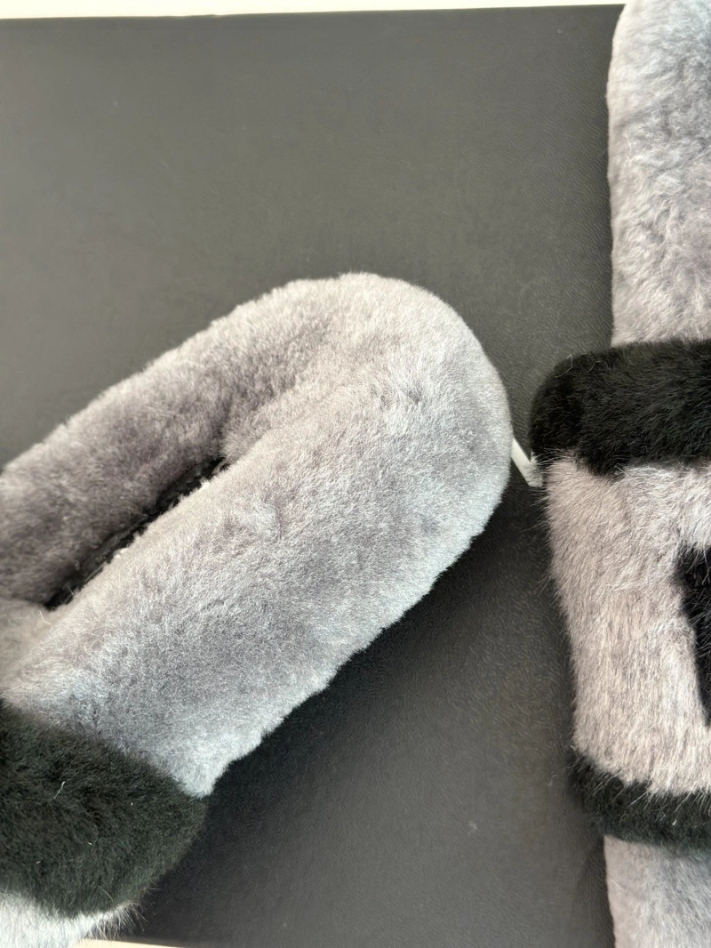 Minimalist Chxnxl Slippers 126194