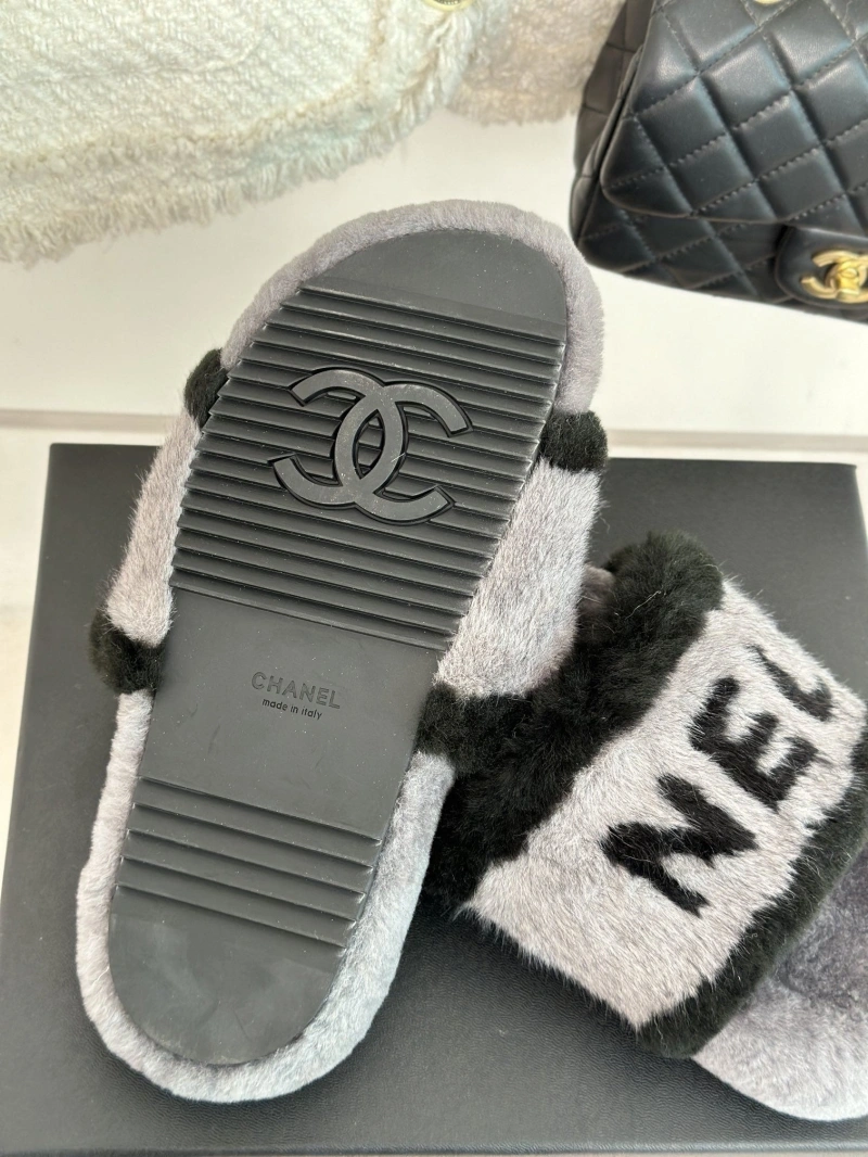 Minimalist Chxnxl Slippers 126194