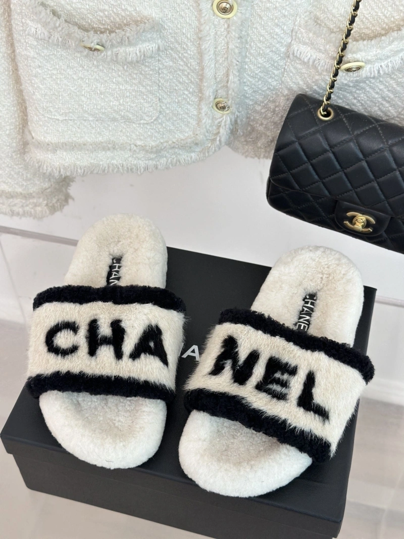 Minimalist Chxnxl Slippers 126190