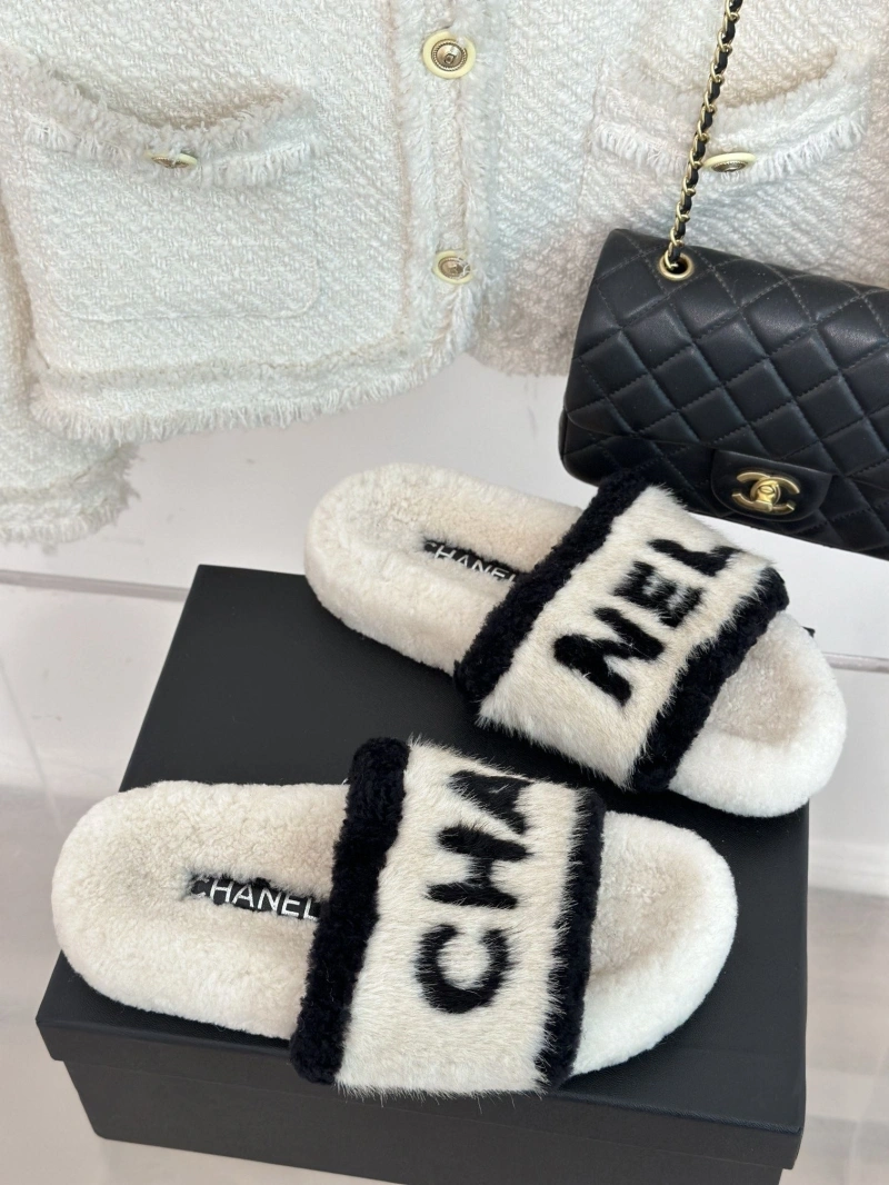 Minimalist Chxnxl Slippers 126190