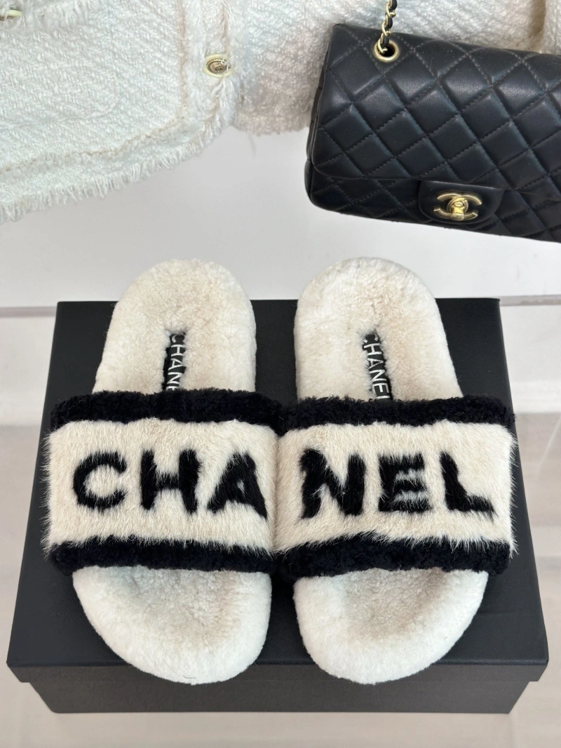 Minimalist Chxnxl Slippers 126190