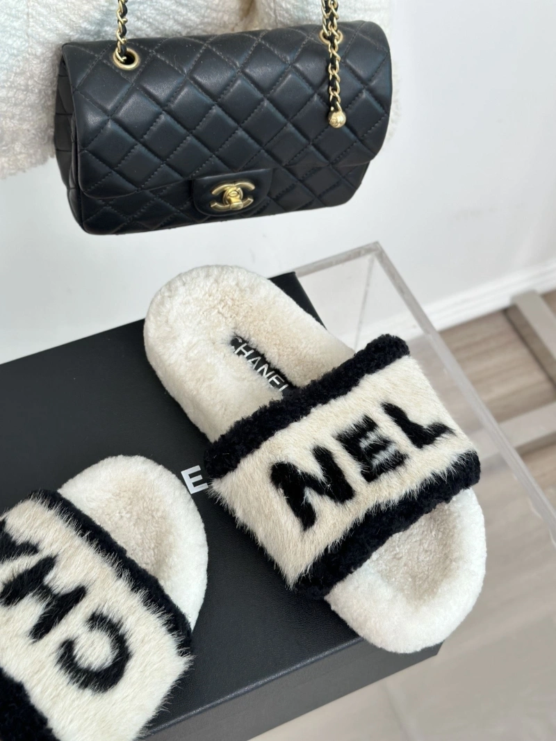 Minimalist Chxnxl Slippers 126190