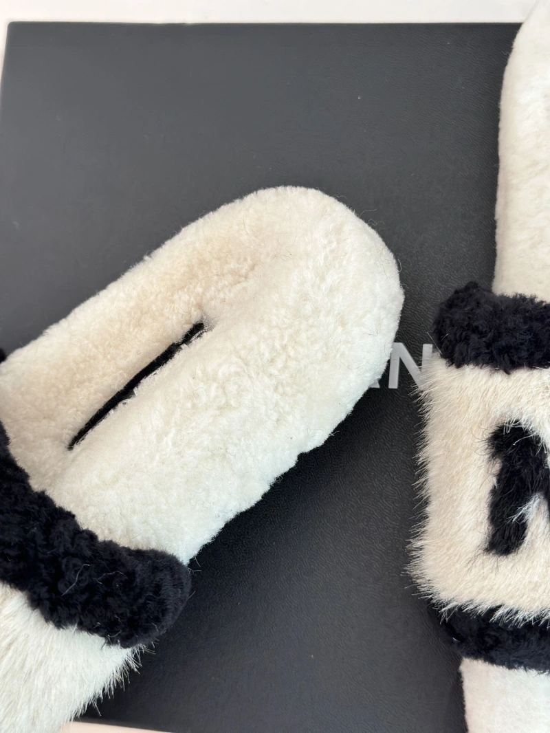 Minimalist Chxnxl Slippers 126190