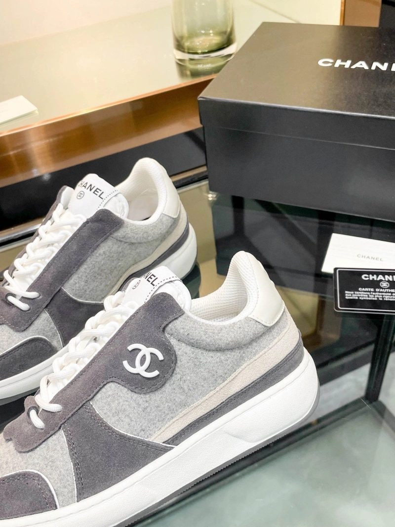 Sleek Chxnxl Sneakers 125989